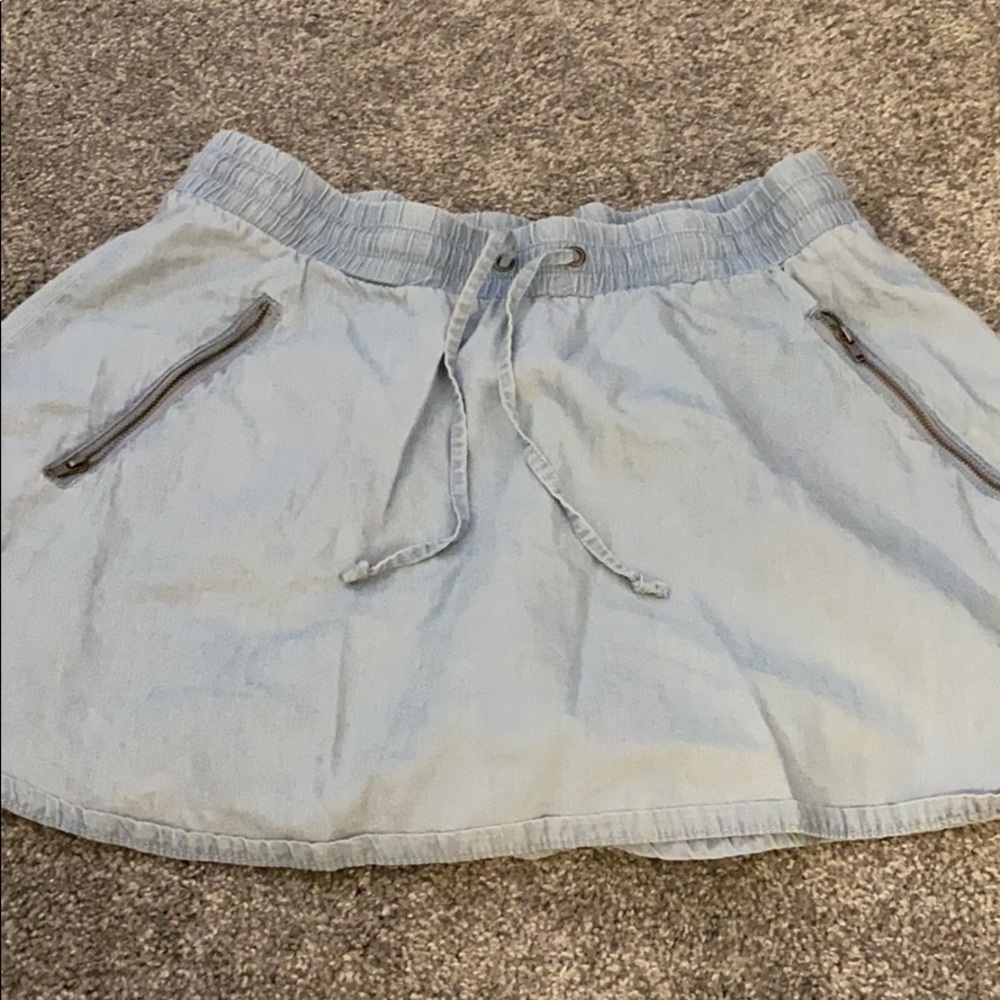 Flowy mini skirt